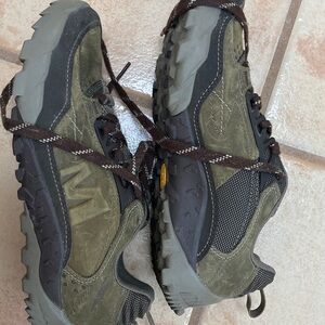 Men’s Merrell hiking shoes J91801, never worn outside
